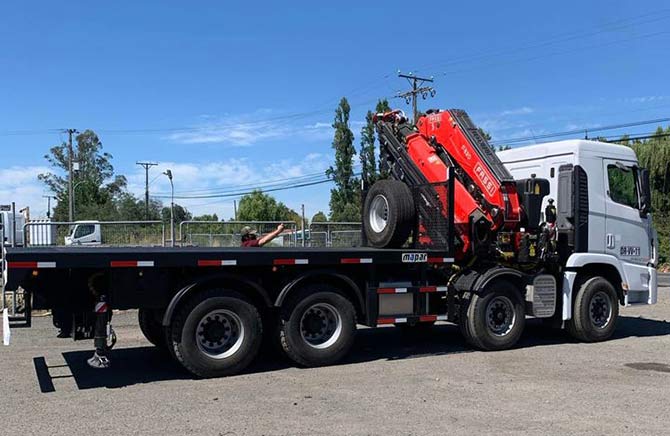 Camión pluma Chillán arriendo con operador