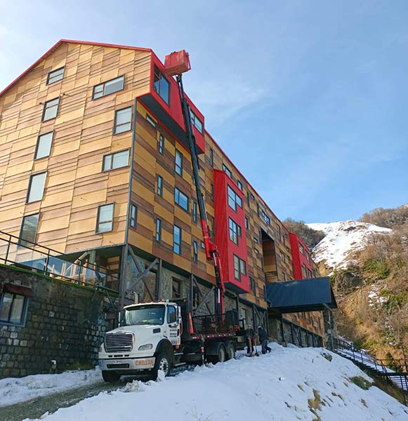 Grúa pluma alzahombres altura